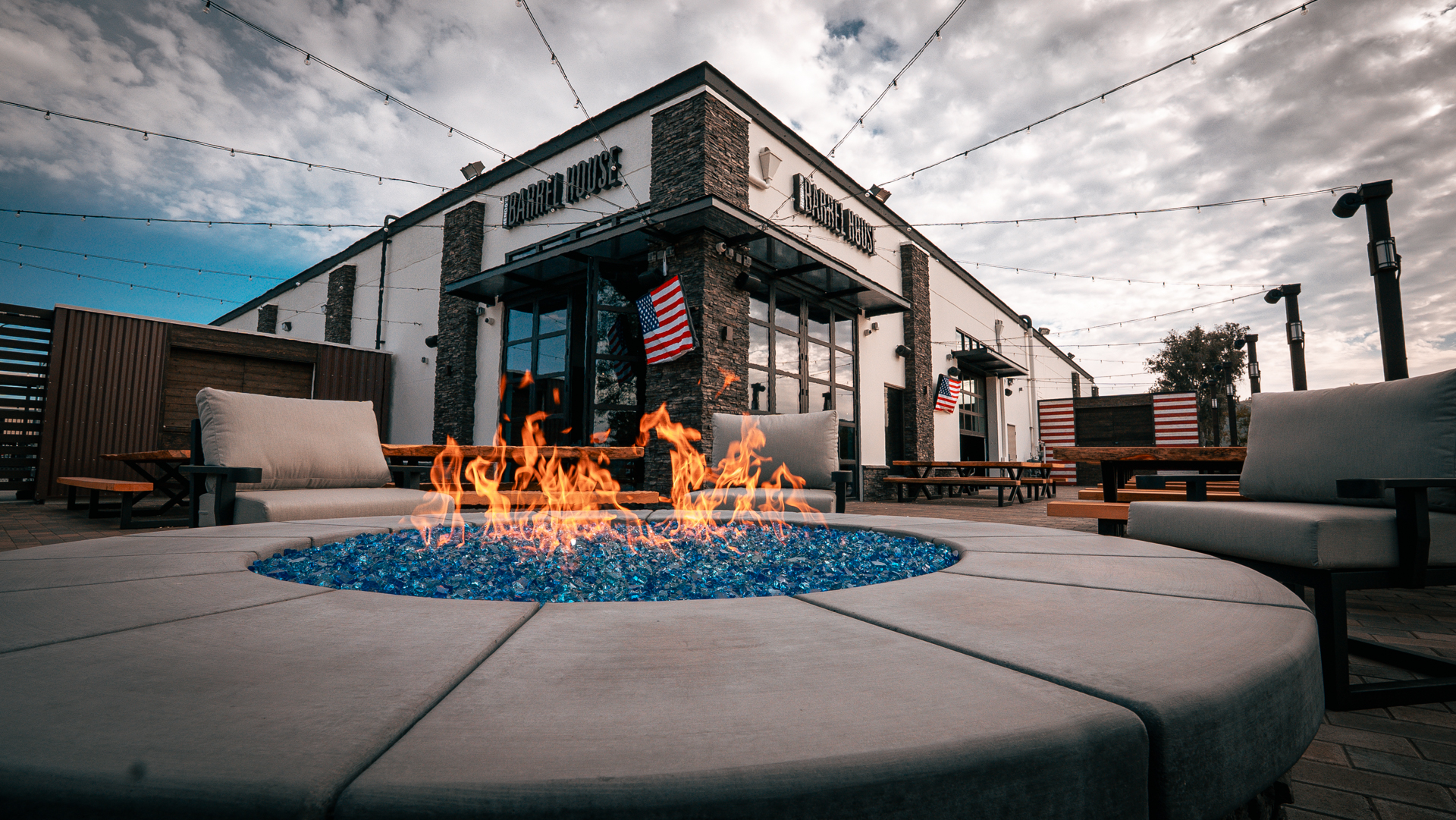 Hendo's Barrel House outdoor fire pit patio in Temecula — restaurant marketing client of Crowd Capture Media